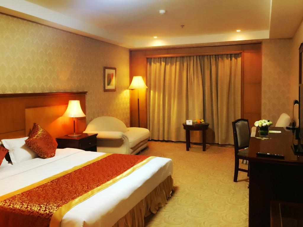 Central Plaza Hotel Dalian Dış mekan fotoğraf